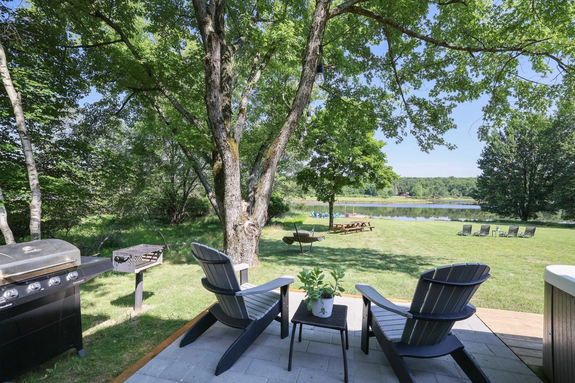 Poconos Brand New Lakefront Oasis 1 Acre, Hottub Gameroom Firepits Talk About Privacy Albrightsville Luaran gambar