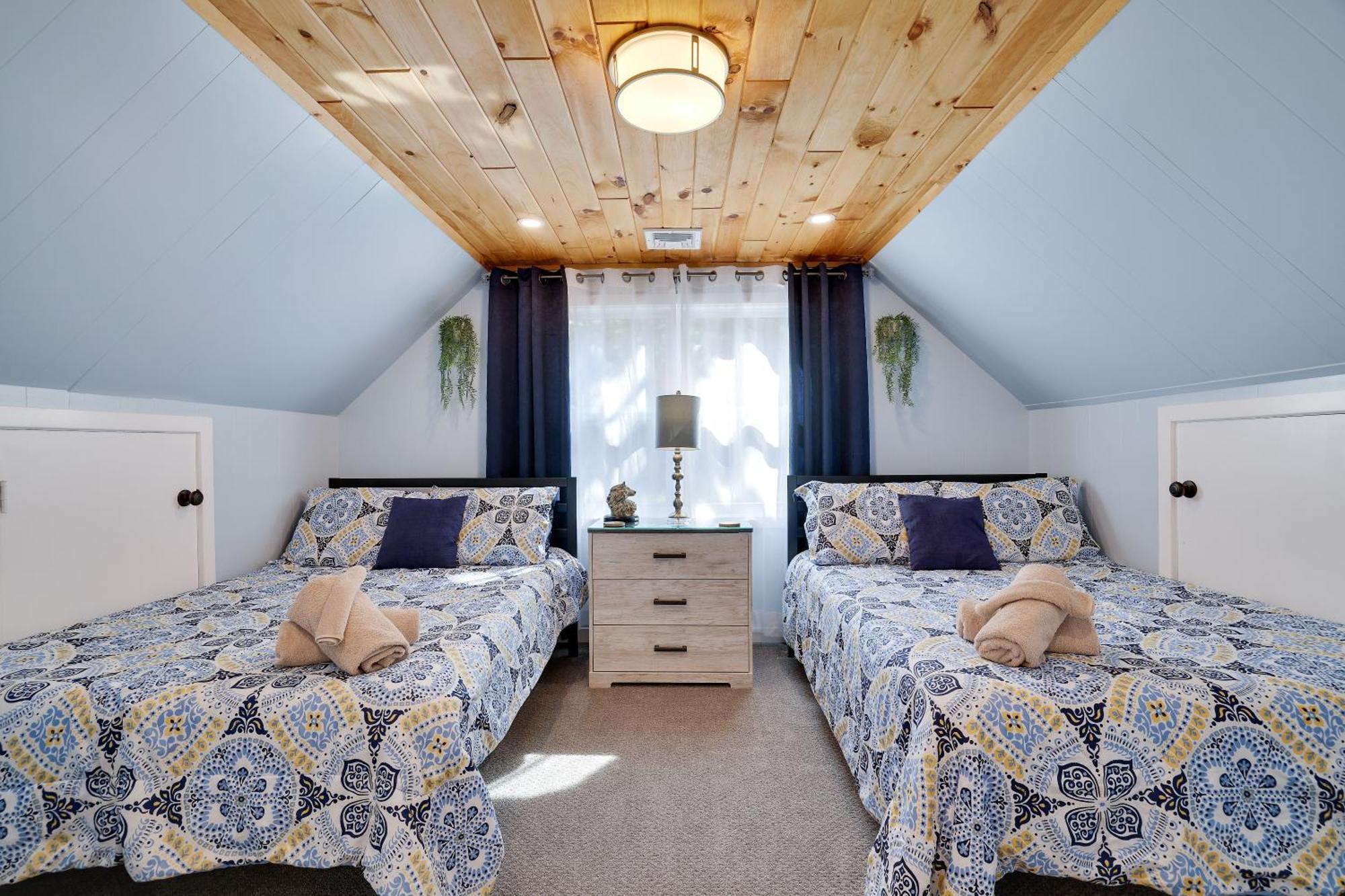 Poconos Brand New Lakefront Oasis 1 Acre, Hottub Gameroom Firepits Talk About Privacy Albrightsville Luaran gambar