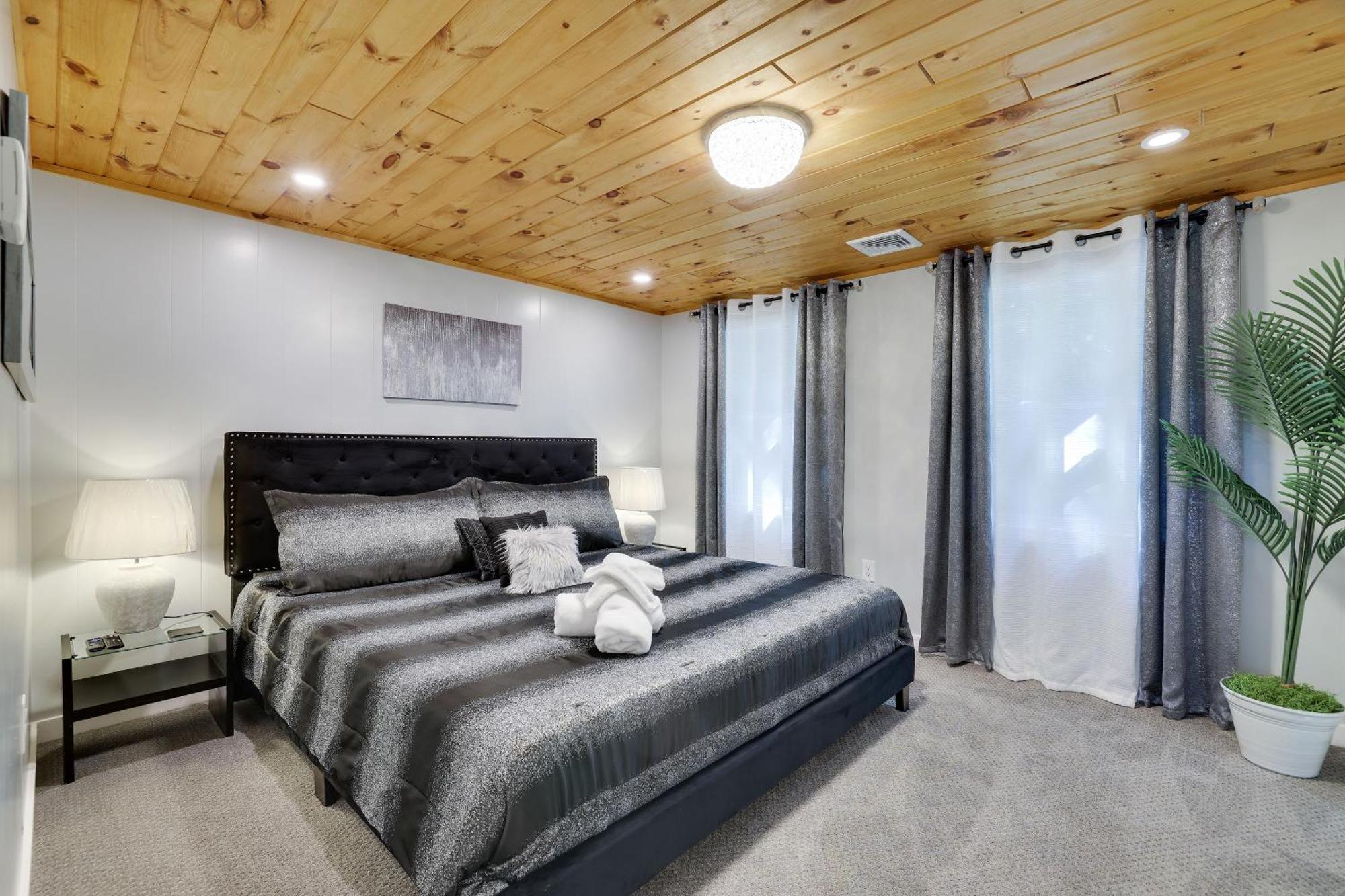 Poconos Brand New Lakefront Oasis 1 Acre, Hottub Gameroom Firepits Talk About Privacy Albrightsville Luaran gambar