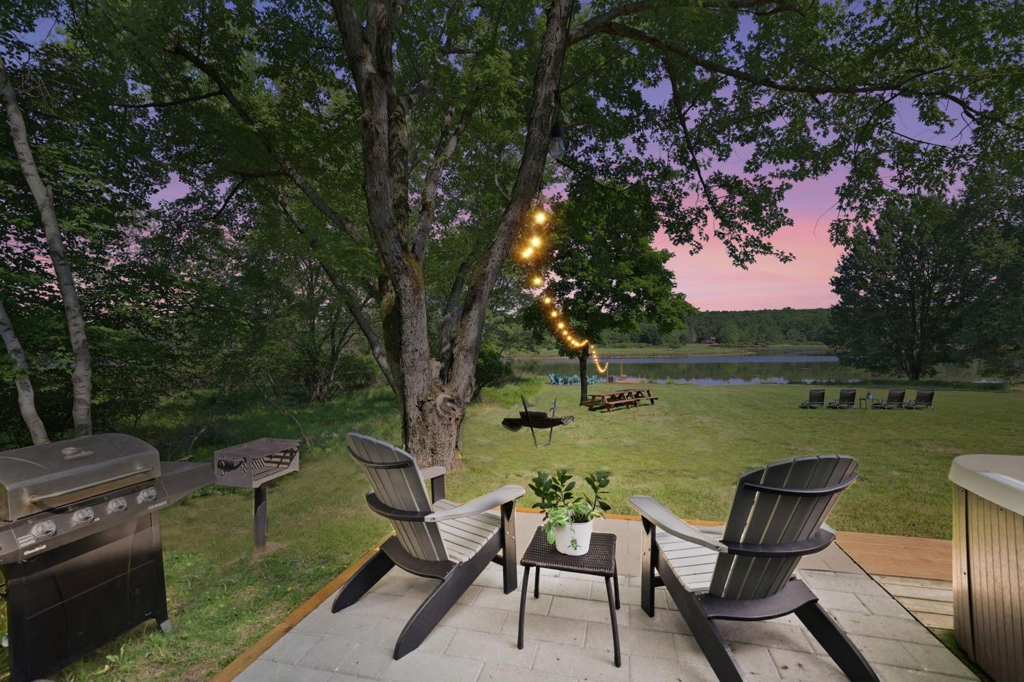 Poconos Brand New Lakefront Oasis 1 Acre, Hottub Gameroom Firepits Talk About Privacy Albrightsville Luaran gambar