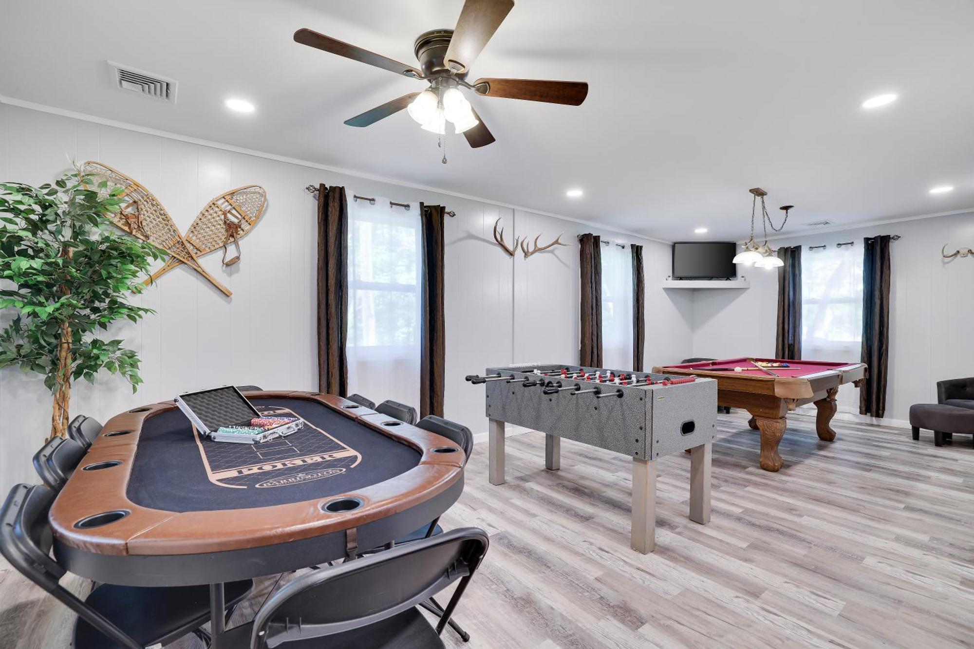 Poconos Brand New Lakefront Oasis 1 Acre, Hottub Gameroom Firepits Talk About Privacy Albrightsville Luaran gambar