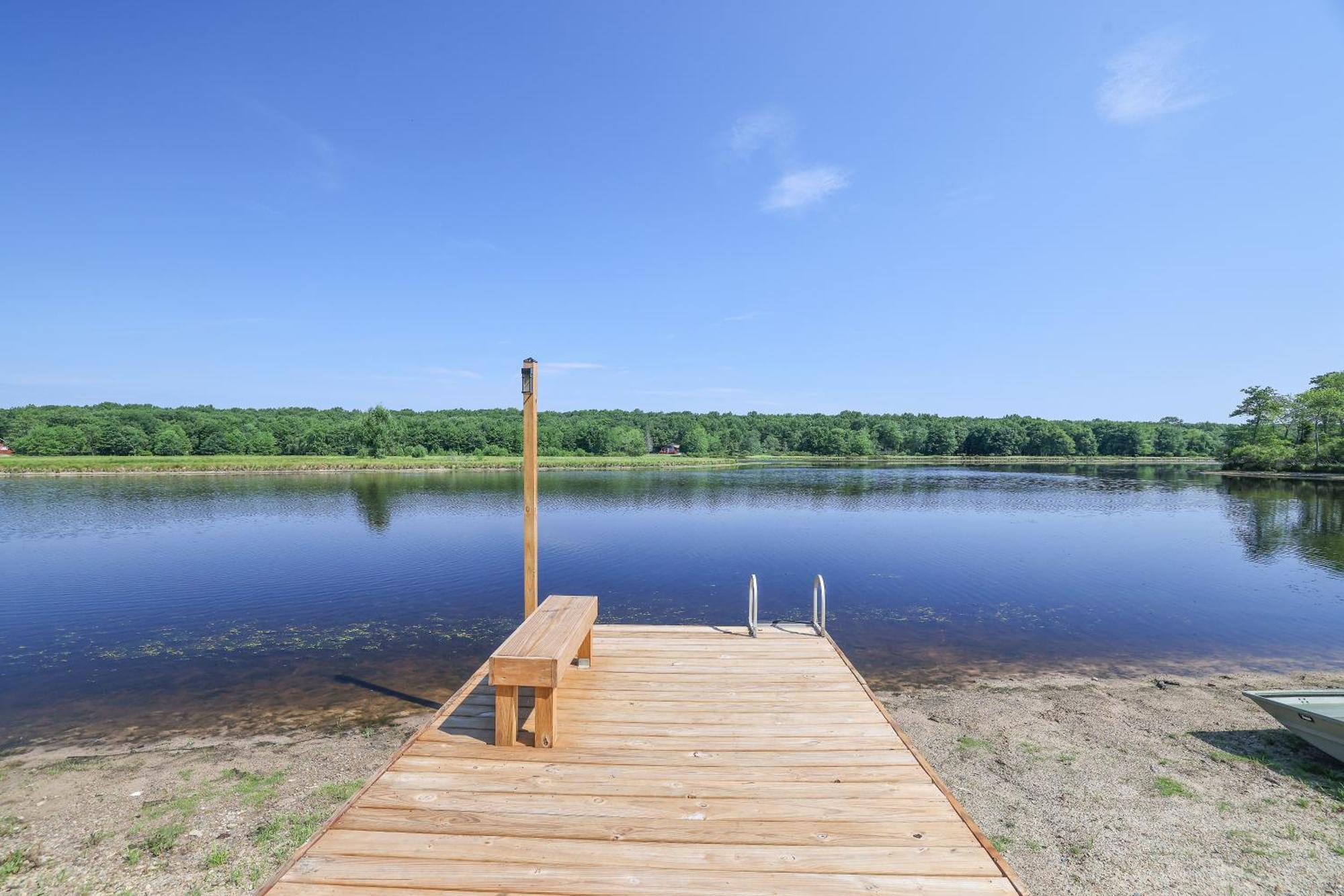 Poconos Brand New Lakefront Oasis 1 Acre, Hottub Gameroom Firepits Talk About Privacy Albrightsville Luaran gambar